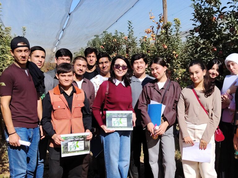 🌱 IAU students conducted a practical study tour at Green Tech Agro Garden